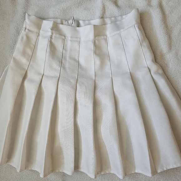 Dresses & Skirts - Pleated skirt